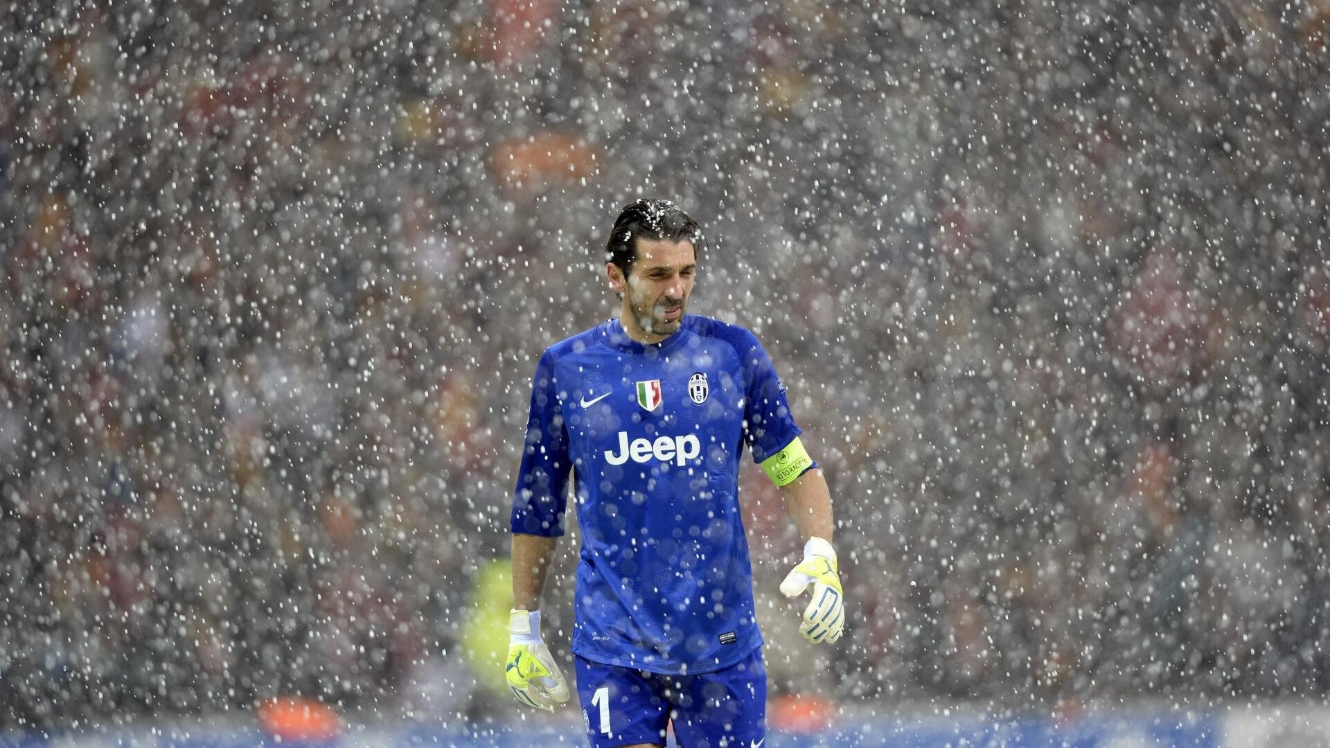 水球进攻端希腊队多点开花，希腊女子水球