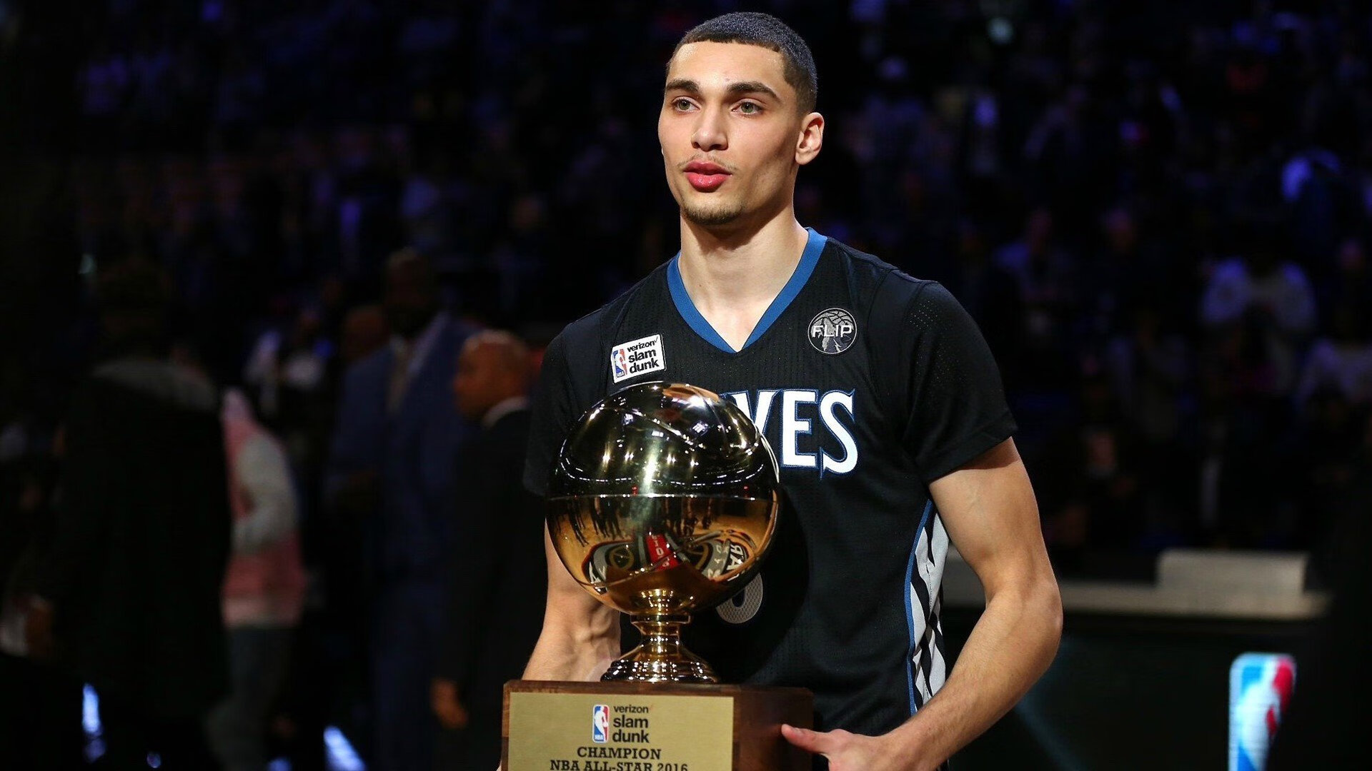 科里·简：全黑队的边锋悍将，威胁对方防线的关键人物，科里古德百度百科